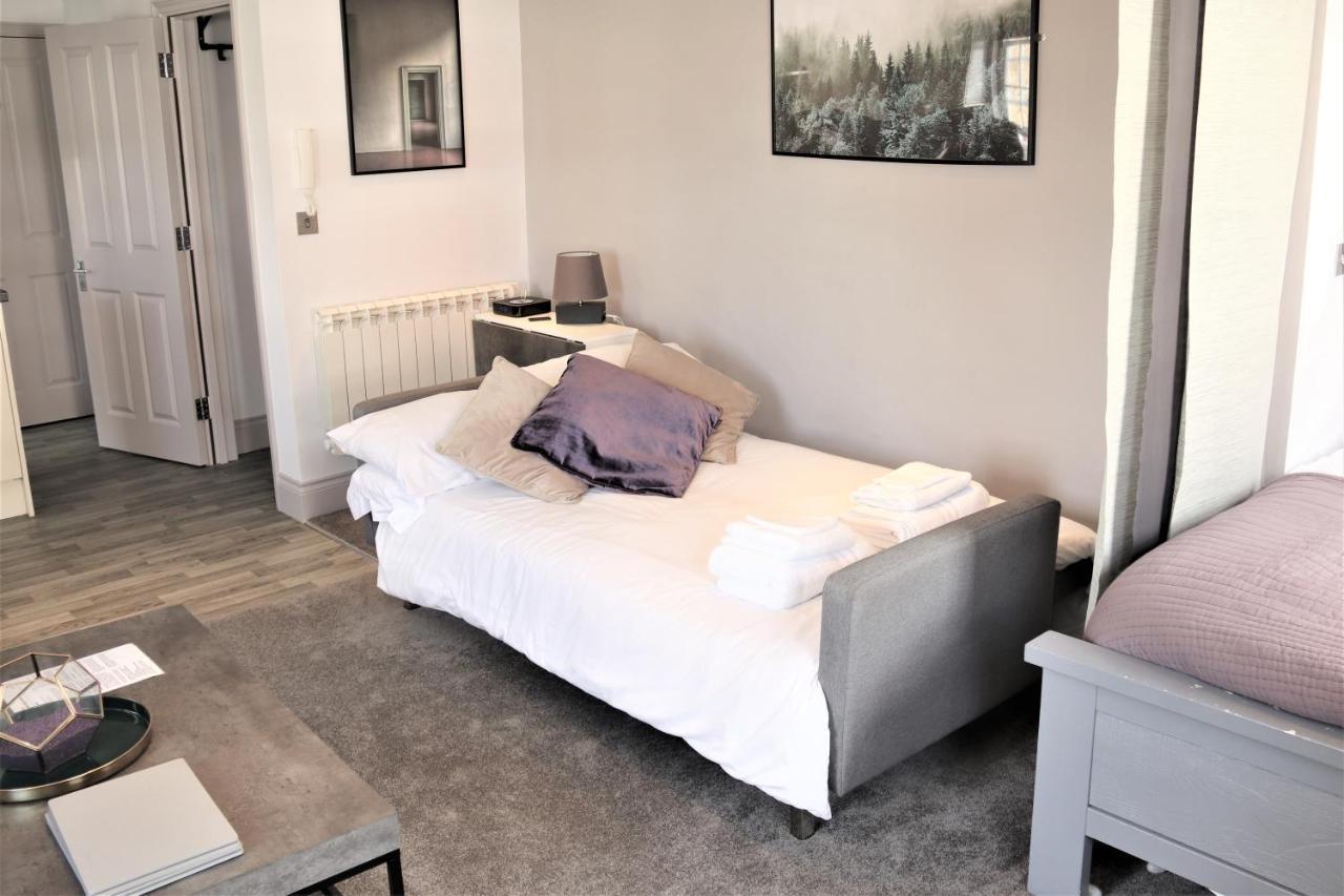Hampton Court - The Kings Rest Apartman Molesey Kültér fotó