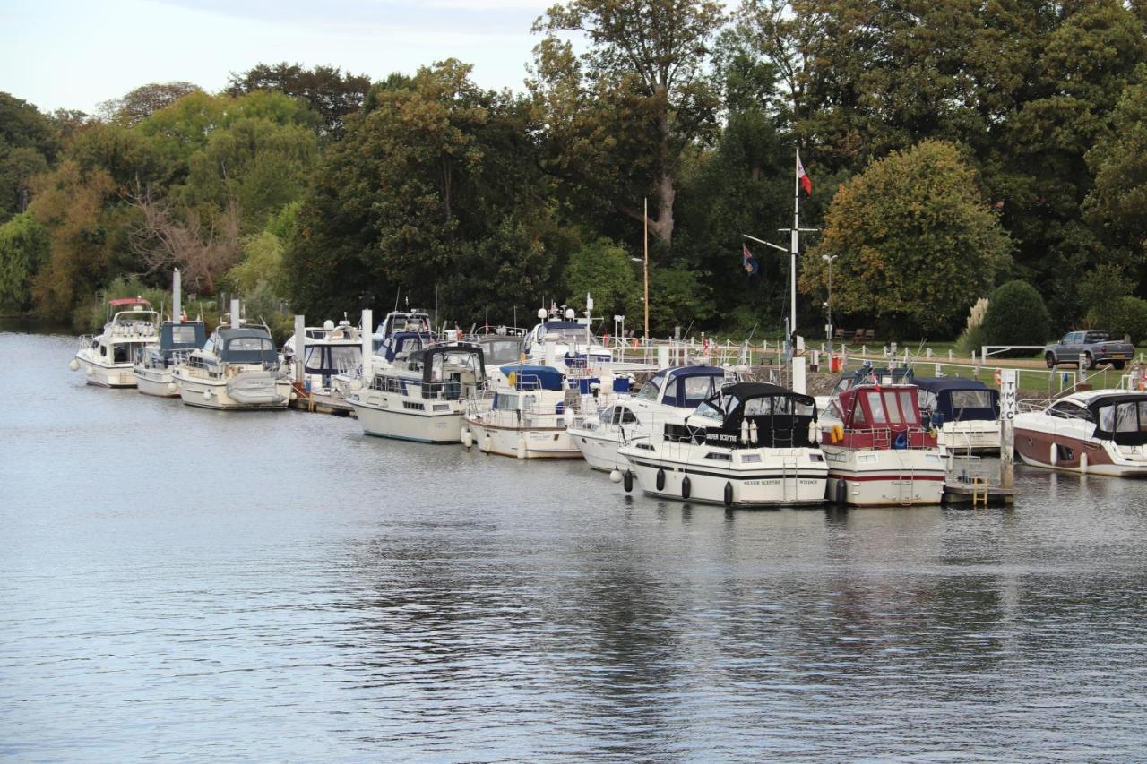 Hampton Court - The Kings Rest Apartman Molesey Kültér fotó