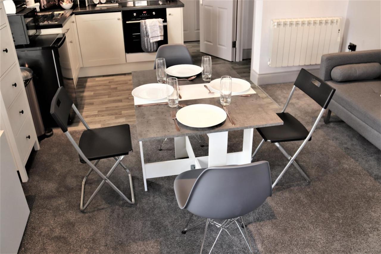 Hampton Court - The Kings Rest Apartman Molesey Kültér fotó