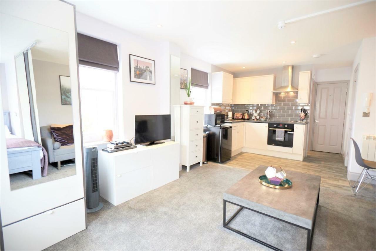 Hampton Court - The Kings Rest Apartman Molesey Kültér fotó